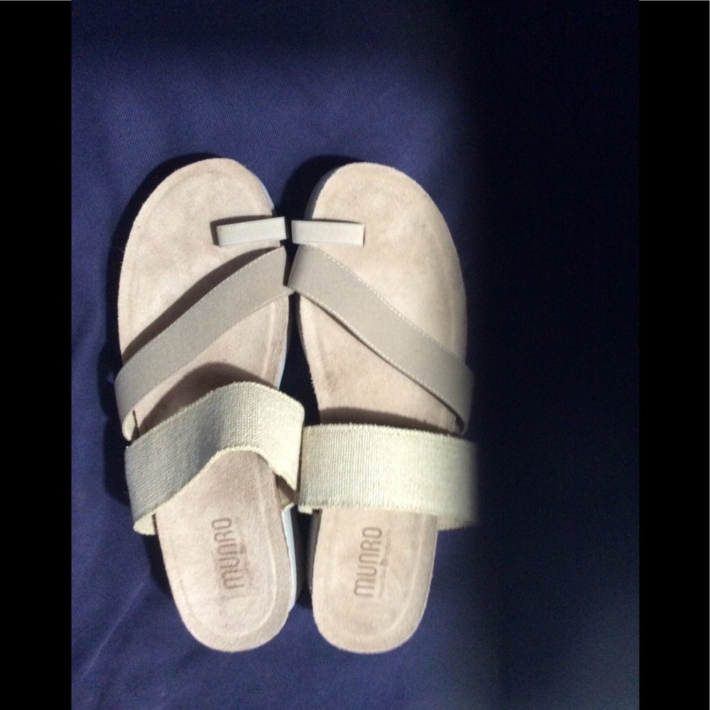 Munro sandals size 11